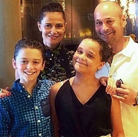 noah schnapp parents.